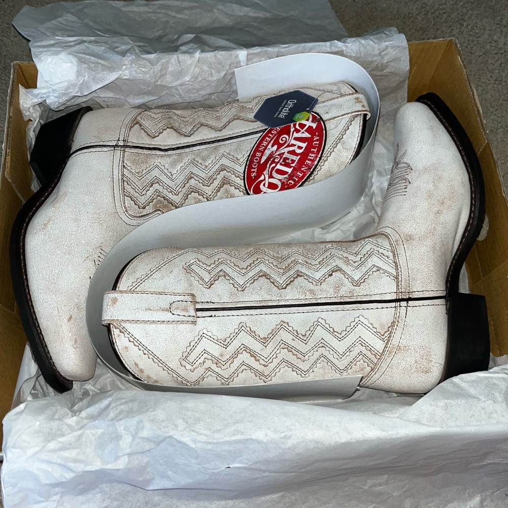 LAREDO Audrey Women’s Leather Cowgirl Boots🤍